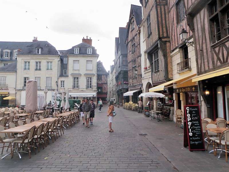 Tours, France and Loire Valley&nbsp;Chateaus